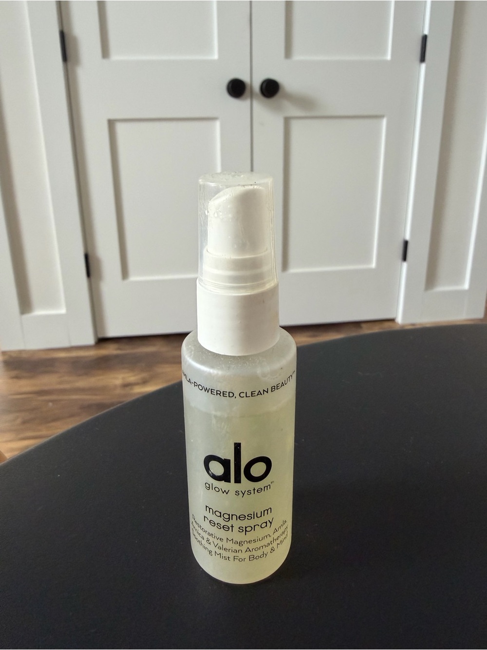 ALO Yoga Glow System Magnesium Reset Spray - Clear/White Bottle